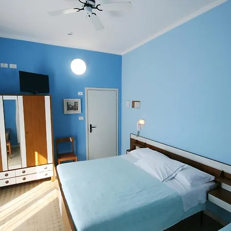 Hotel Cheri 2*