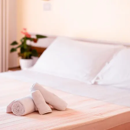 Hotell Cheri 2*