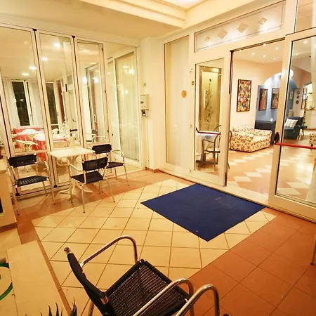 Hotell Cheri 2*