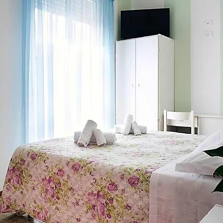 Cheri Hotel 2*