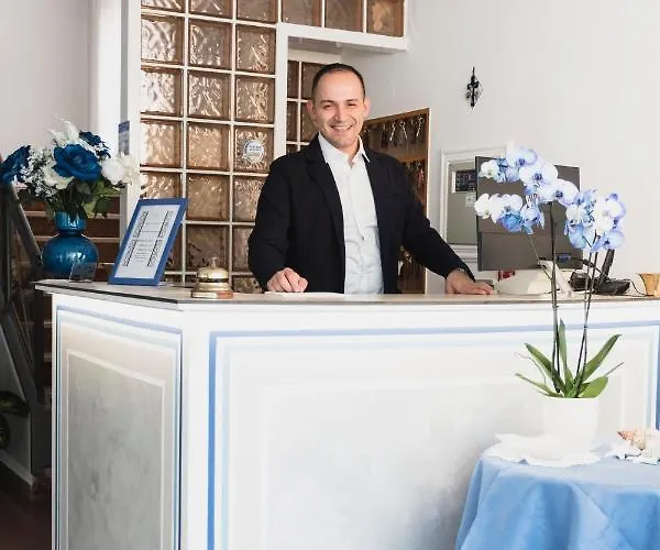 Ξενοδοχείο Cheri 2*