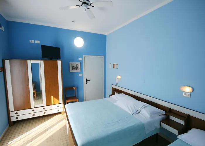 Hotel Cheri 2*